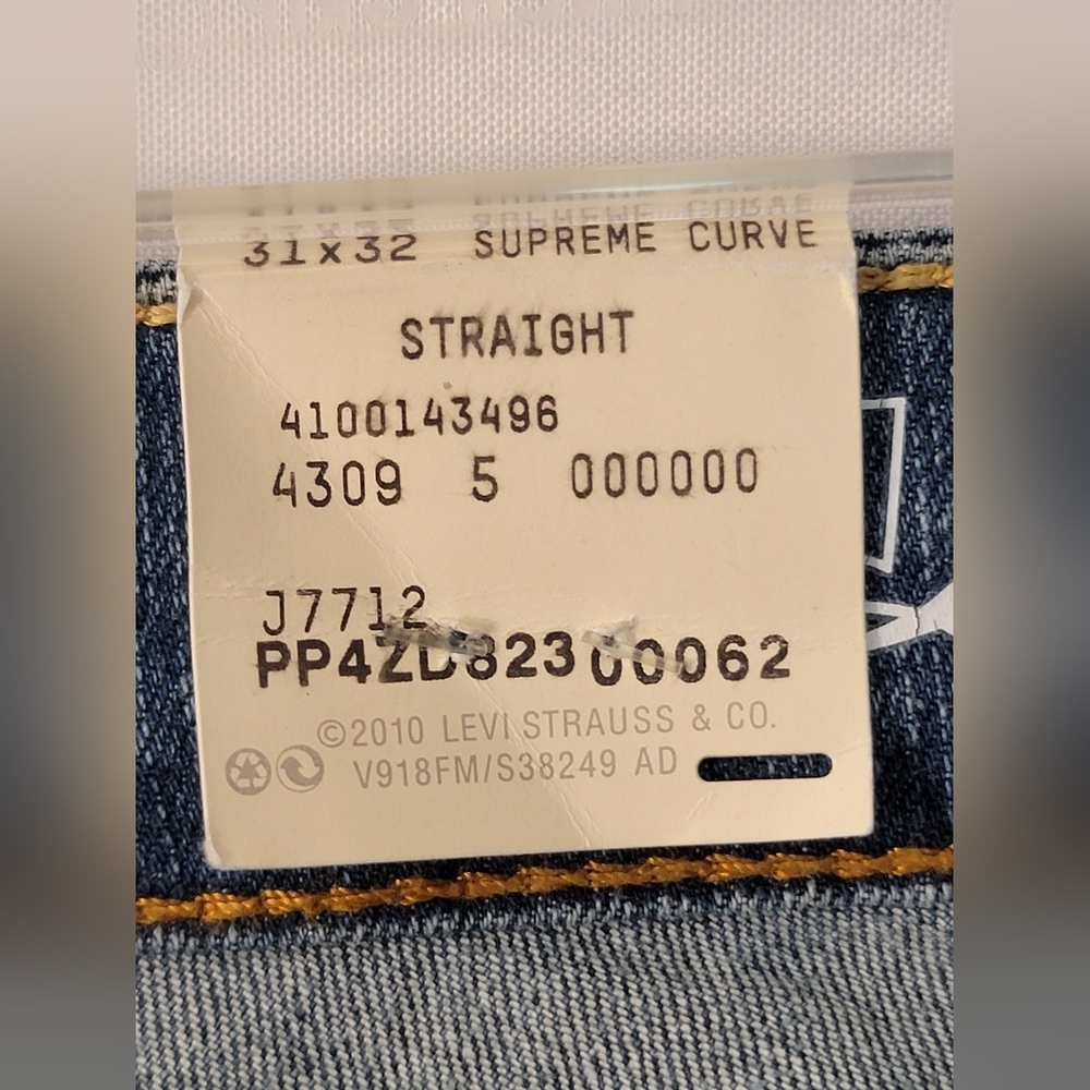 NWT Levi's Classic Straight Leg Jeans Size 31x32 - Picture 11 of 14